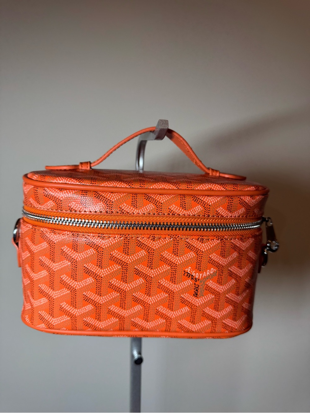 Small Vanity Bag with Crossbody Strap. No Brand.